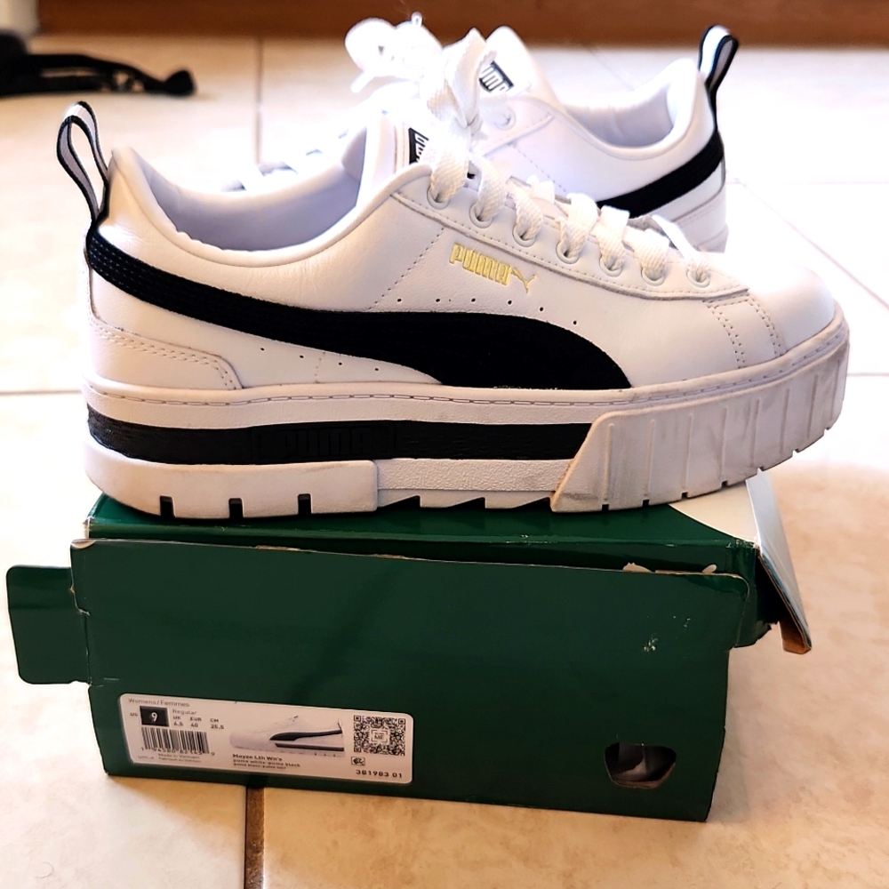 Sneakers